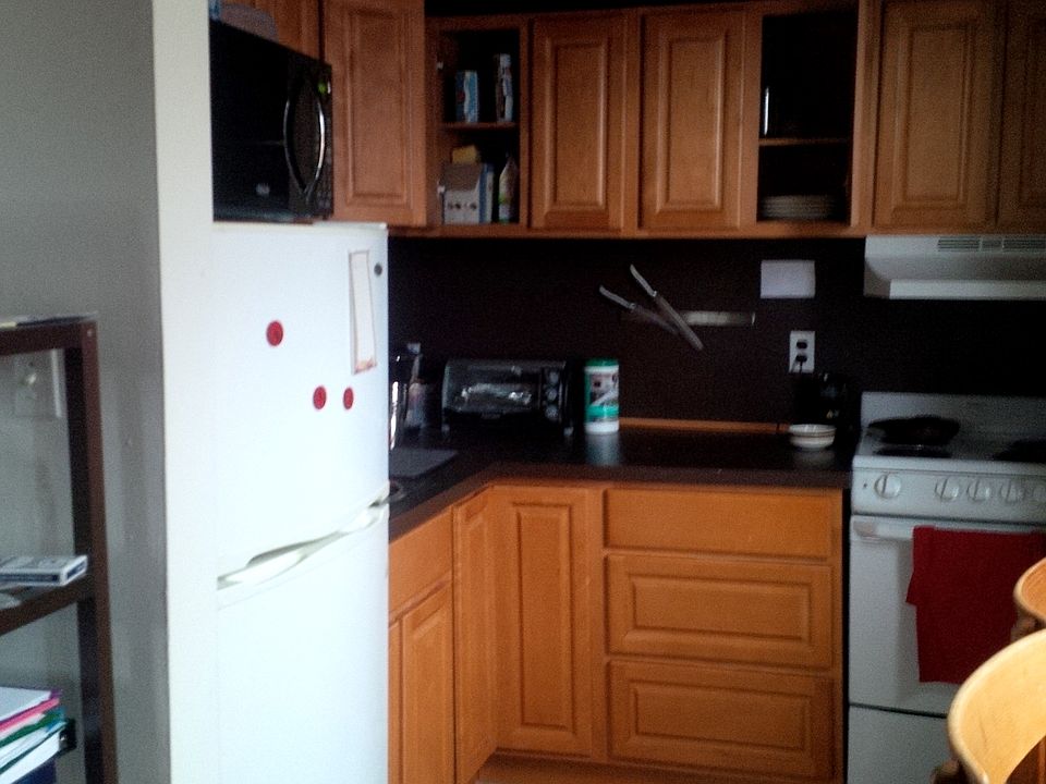 2nd image of 927 Pine St APT 402