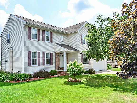 2nd image of 216 Lakeshore Dr