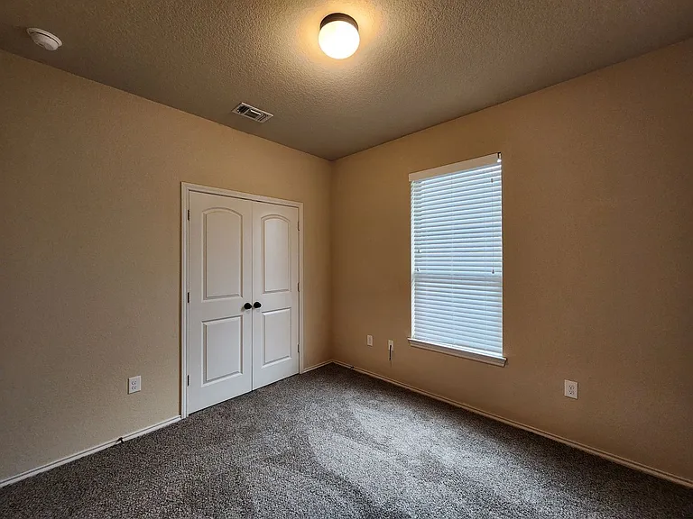 712 Creekside Cir — Photo 21
