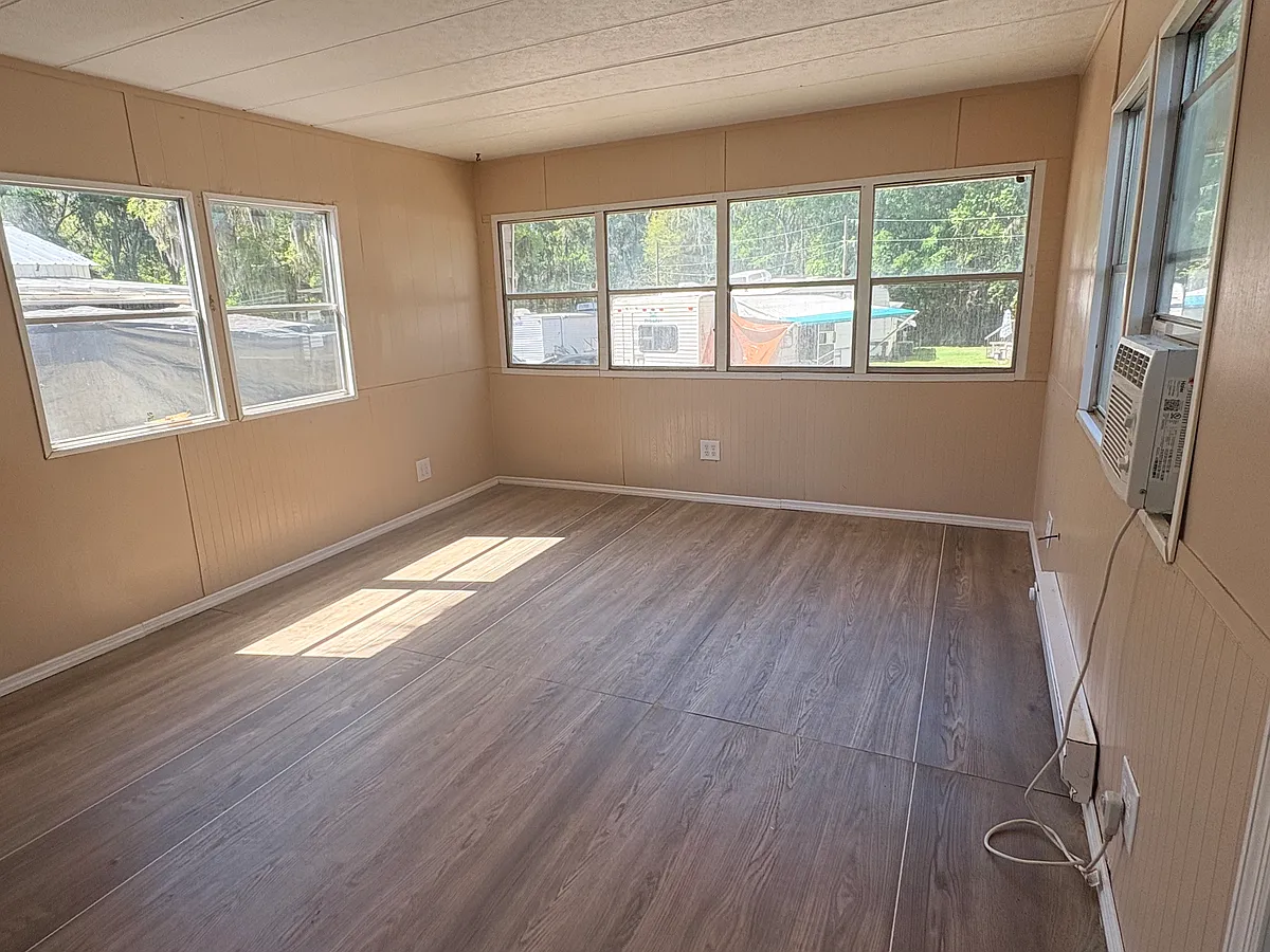 Building Photo - 3530 S Pine Ave #16