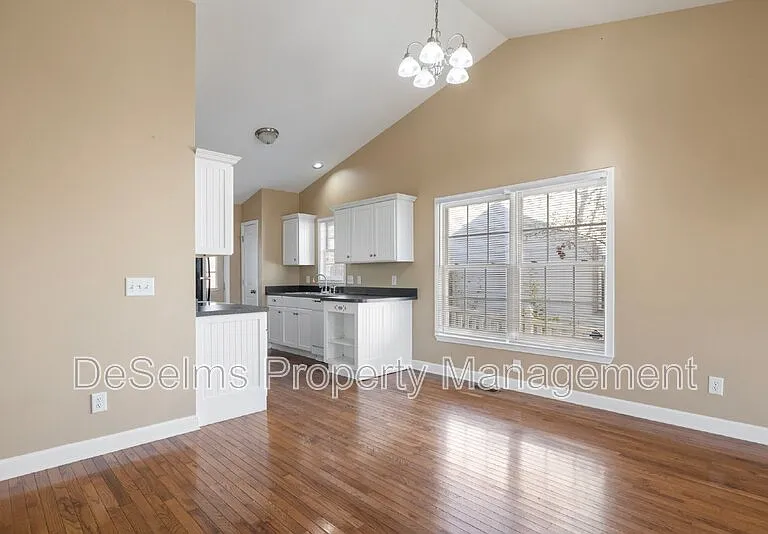 508 S 12th St — Photo 11
