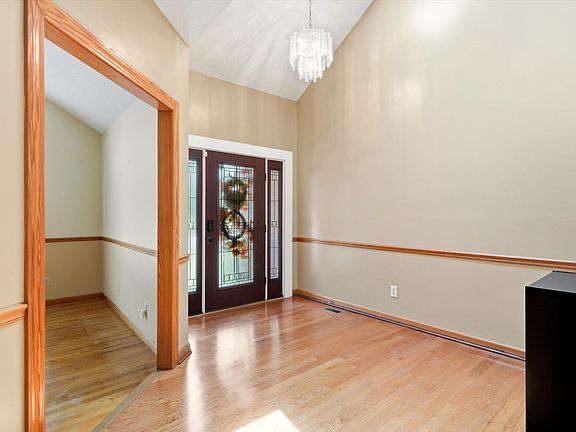 5th image of 326 Locust St