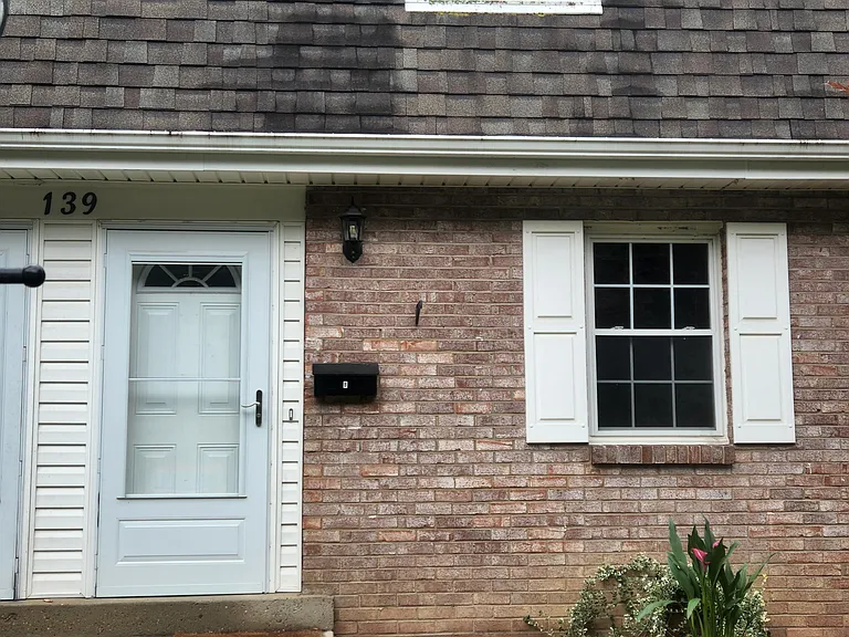 139 Whitestown Vlg #B — Photo 1