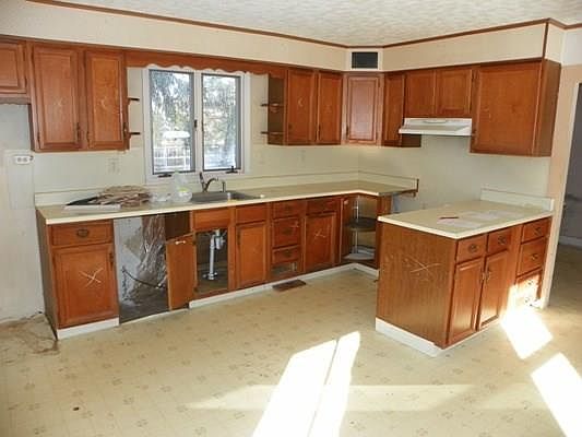 3rd image of 13 East Ave