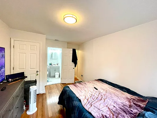 Rented by Pear NYC LLC | media 34