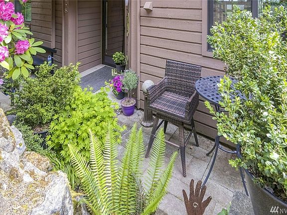 5th image of 10 Harborview Dr #1046