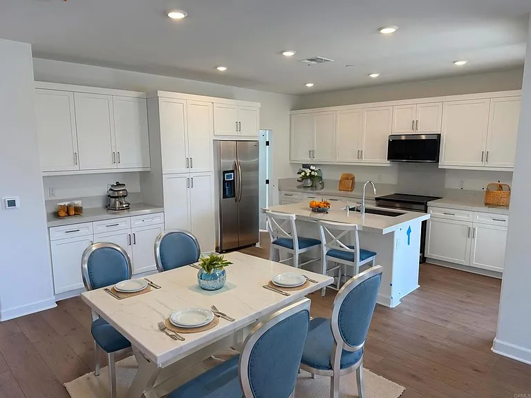 352 Summer Breeze Way — Photo 2