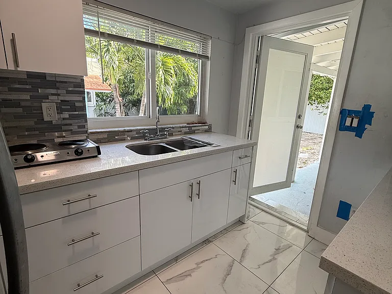 1772 SW 16th St — Photo 7