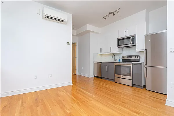 Rented by SAFEGUARD REALTY PARTNERS LLC | media 2