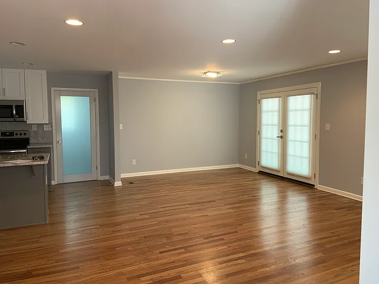 Topdown blinds on the french doors. Live in the amenities!