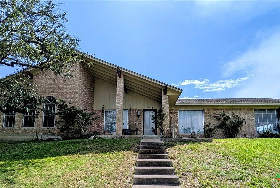 1st image of 2512 River Oaks Dr