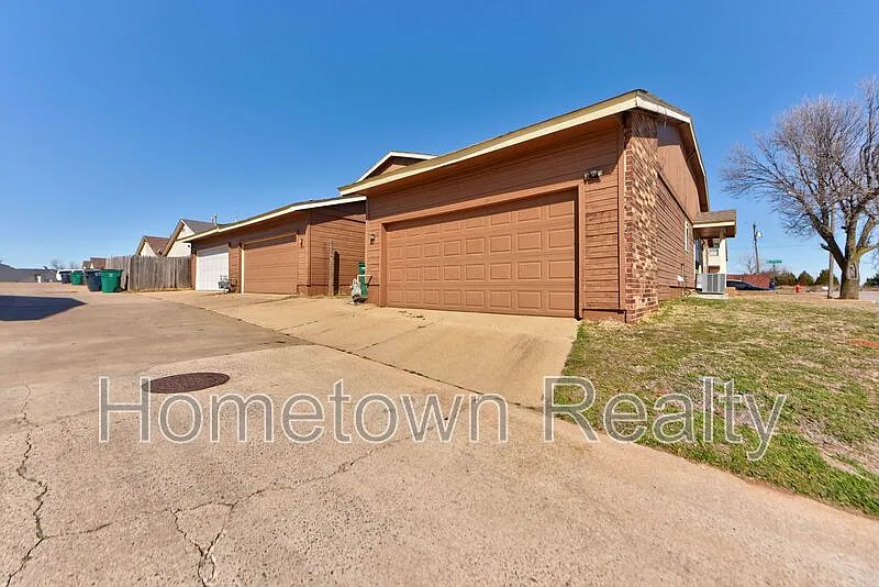 2 bed, 1.0 bath, 1593 sqft, $1,195 — Photo 3
