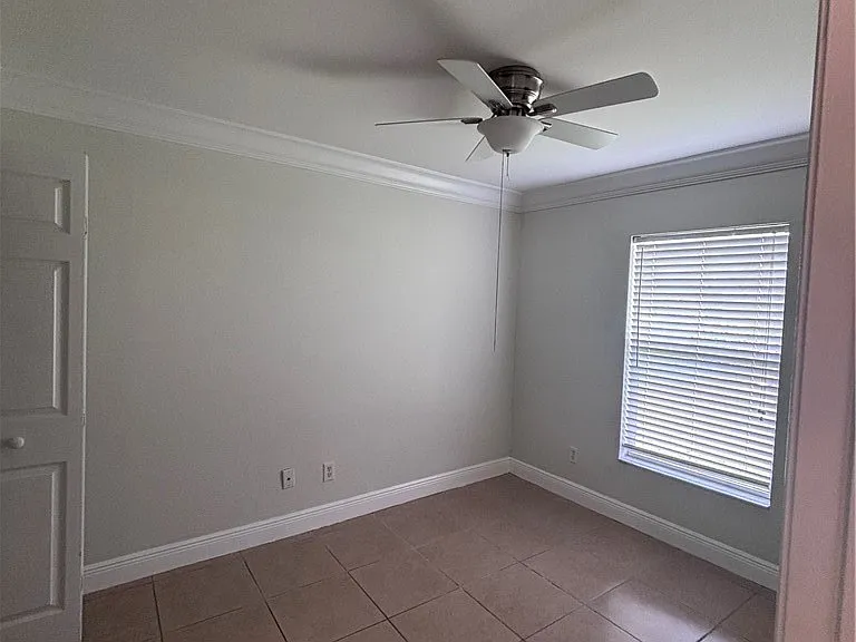 1903 NE 20th Pl — Photo 4