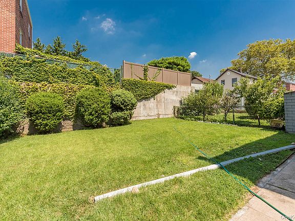 2nd image of 7107 Ditmars Boulevard