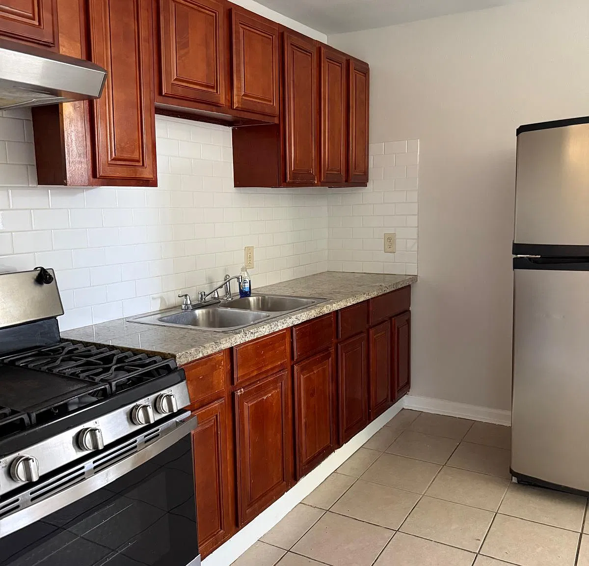 4 bed, 1100 sqft, $1,800 — Photo 2