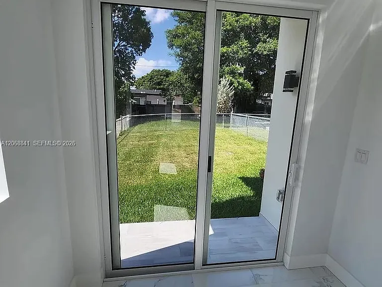7245 SW 21st St #1 — Photo 12