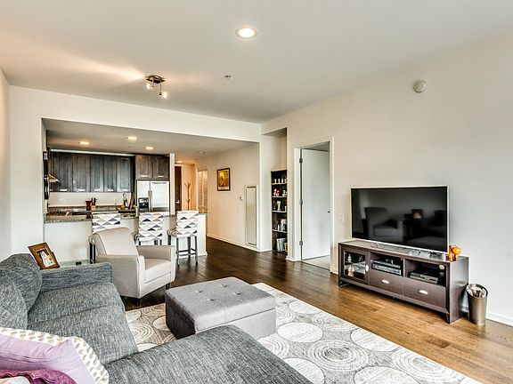 5th image of 240 E Illinois St APT 1809