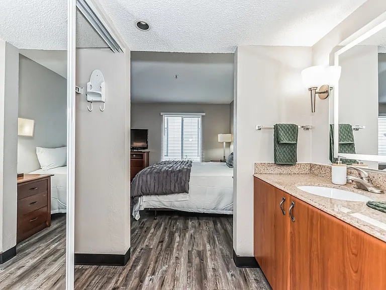 Vivo Living Charlotte (Tryon) — Photo 9