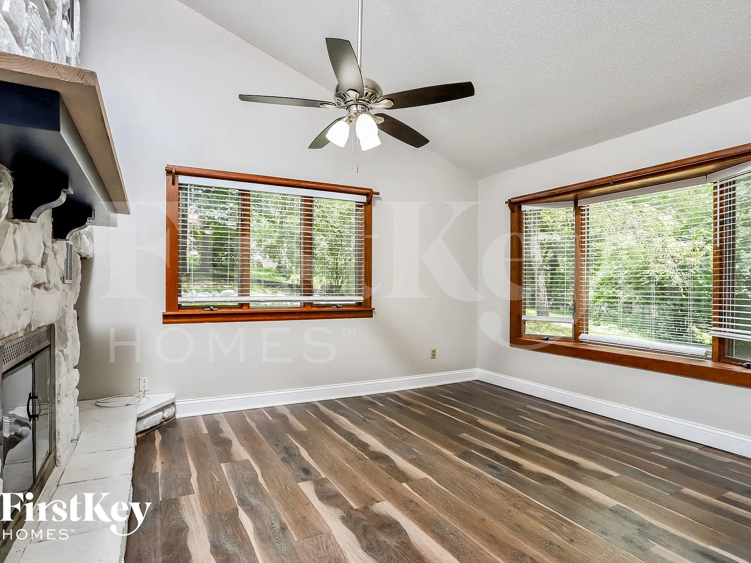 3 bed, 3.0 bath, 1812 sqft, $2,585 — Photo 4