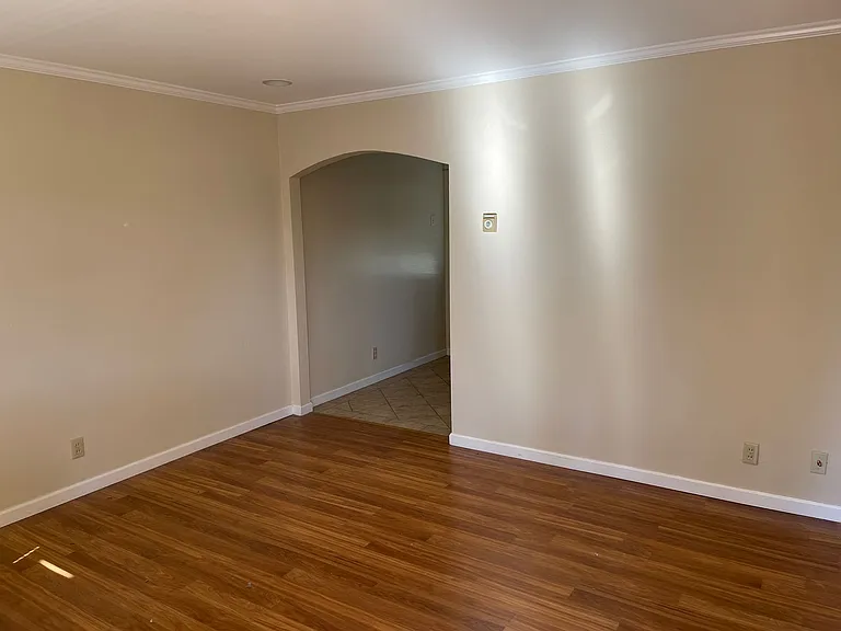 1379 Snow St — Photo 6