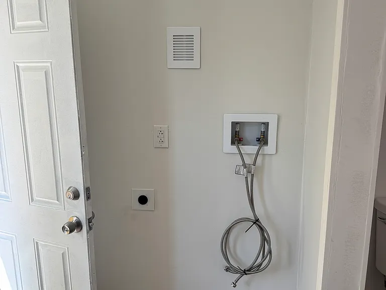 2412 N Corlies St — Photo 9