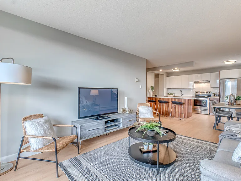 930 15th Ave SW — Photo 8