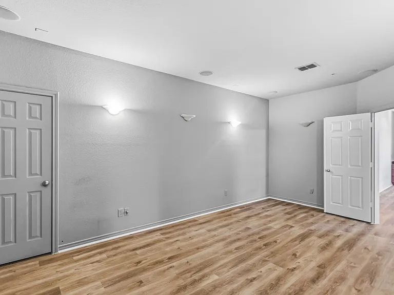 807 Clear Water Dr — Photo 29