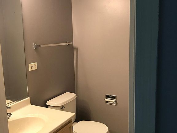 5th image of 1216 N Village Dr