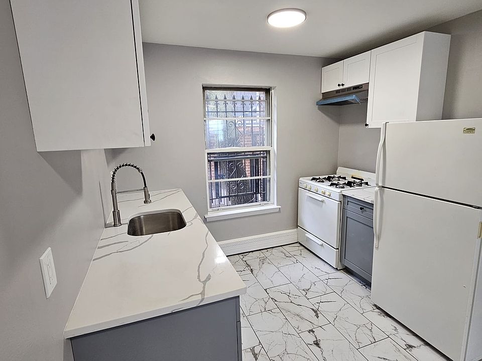 1st image of 52 W Stratford Pl #6