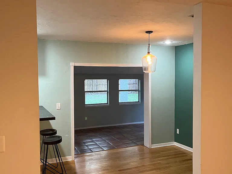109 Suffolk Ct — Photo 6