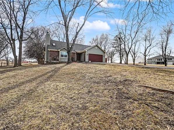 307 Gore Rd, Raymore, MO 64083