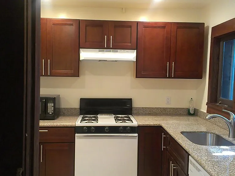 2705 Virginia St — Photo 14