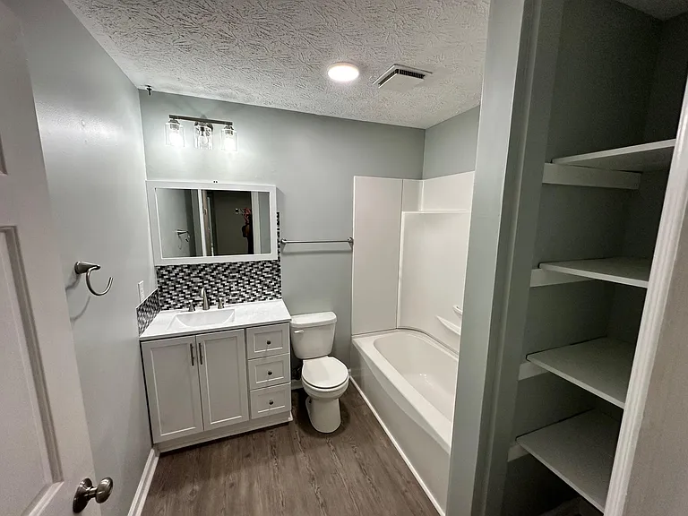 40 Greenbriar Dr #1A — Photo 11