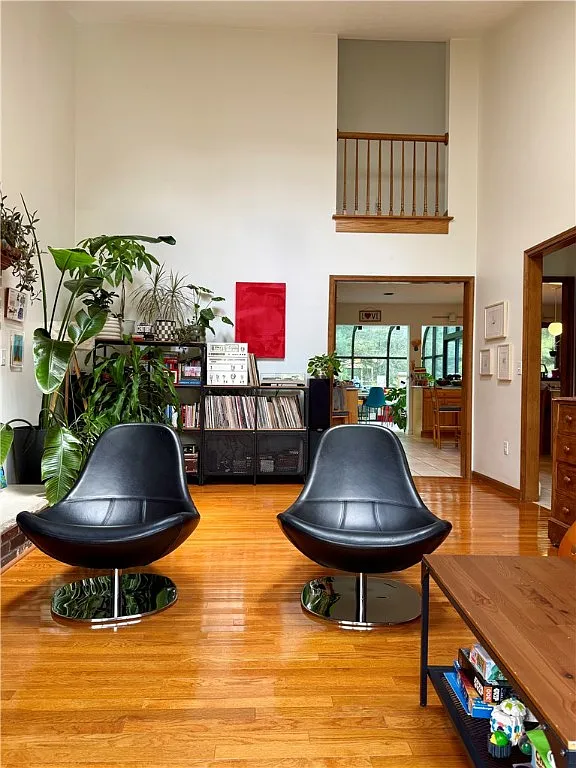 5 bed, 3.5 bath, 3764 sqft, $3,750 — Photo 3
