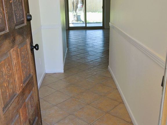 3rd image of 304 Cottonwood Dr