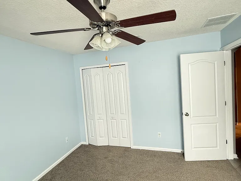 5409 Parkside Lakes Dr — Photo 12