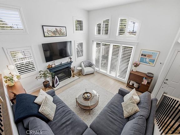 5th image of 1373 E Grand Ave #E