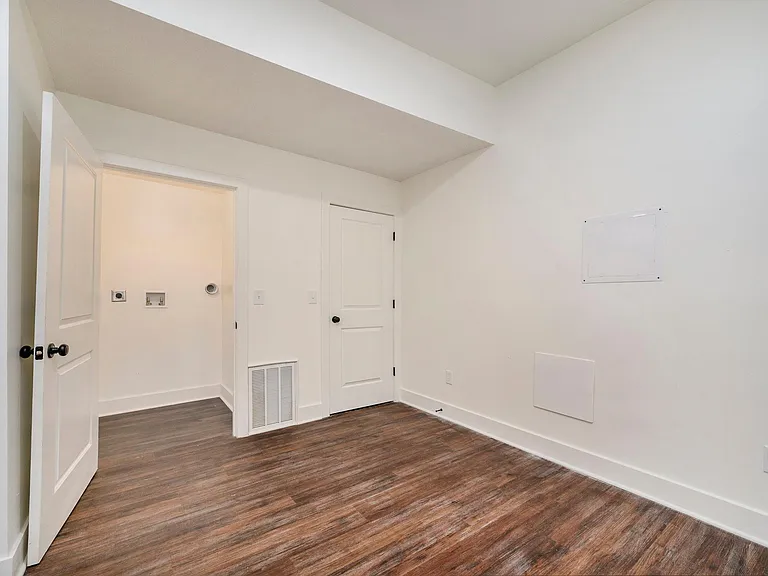 2828 Summit St — Photo 18