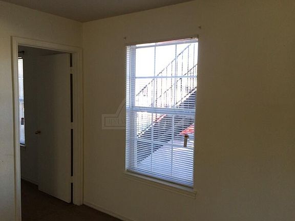 3rd image of 5809 Redstone Dr APT B