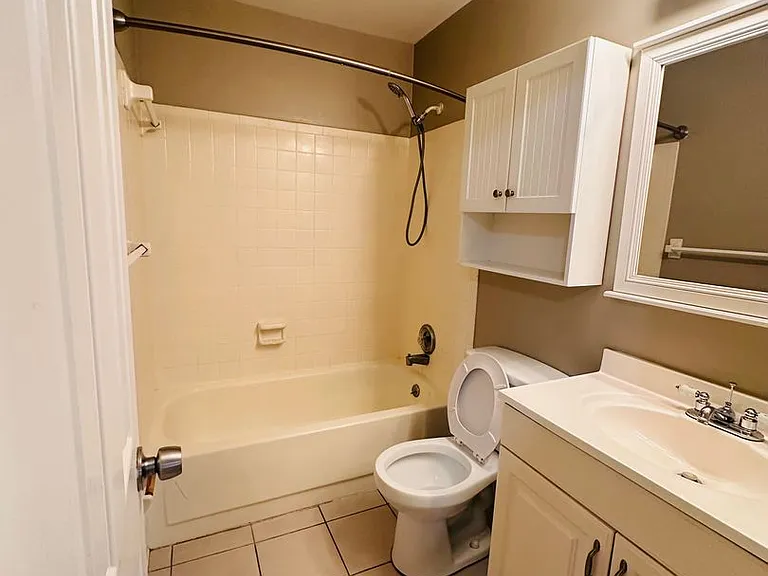 421 S Hawthorn Cir — Photo 9