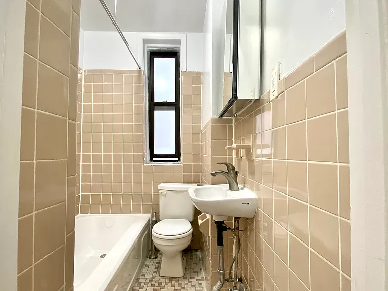 220 E 78th St #23 — Photo 5
