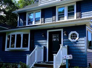 142 E Saint Marks Pl, Valley Stream, NY 11580