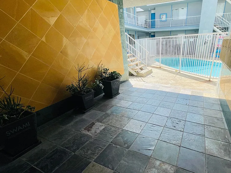 308 W Queen St — Photo 17