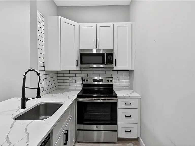 2024 S 11th St — Photo 14