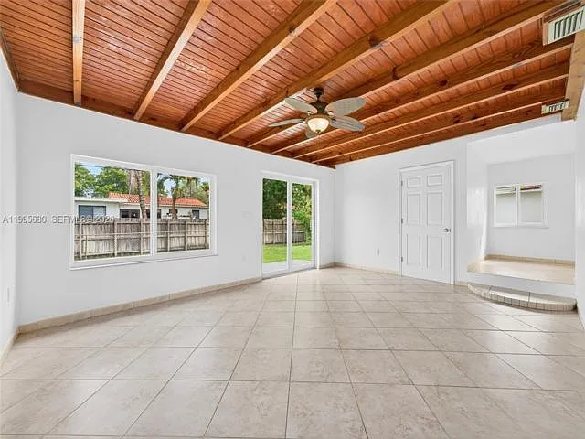 6447 SW 10th St — Photo 8