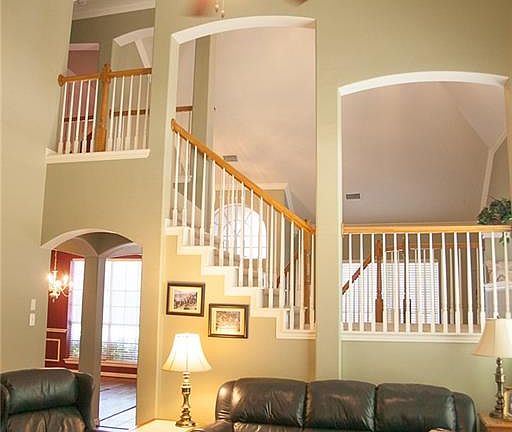 3rd image of 8601 Elm Valley Dr