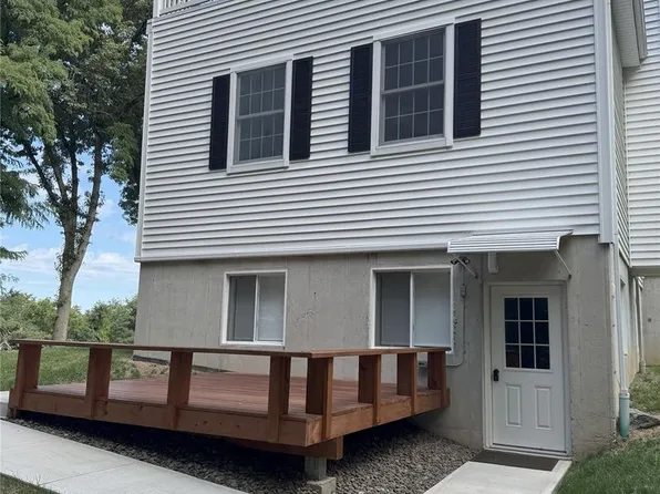 22 Lapis Dr #B, Beacon, NY 12508