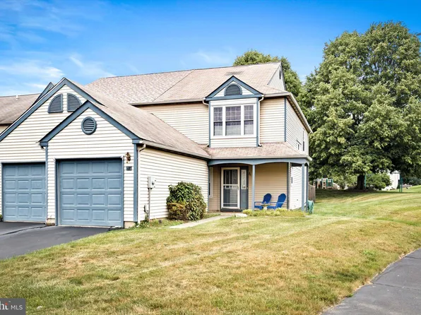 17 Regal Ct, Hamilton, NJ 08690