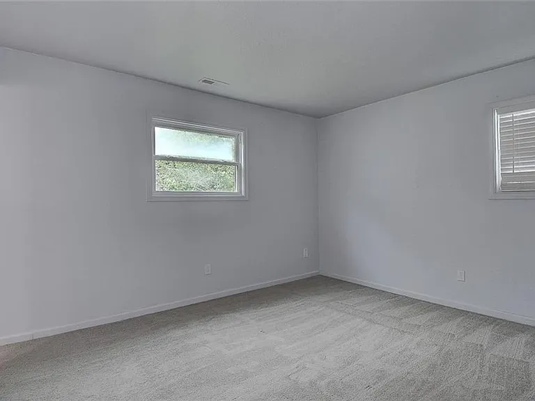 1093 Salisbury Dr — Photo 19