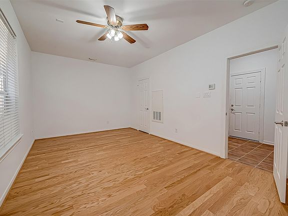 4th image of 1507 Roy St
